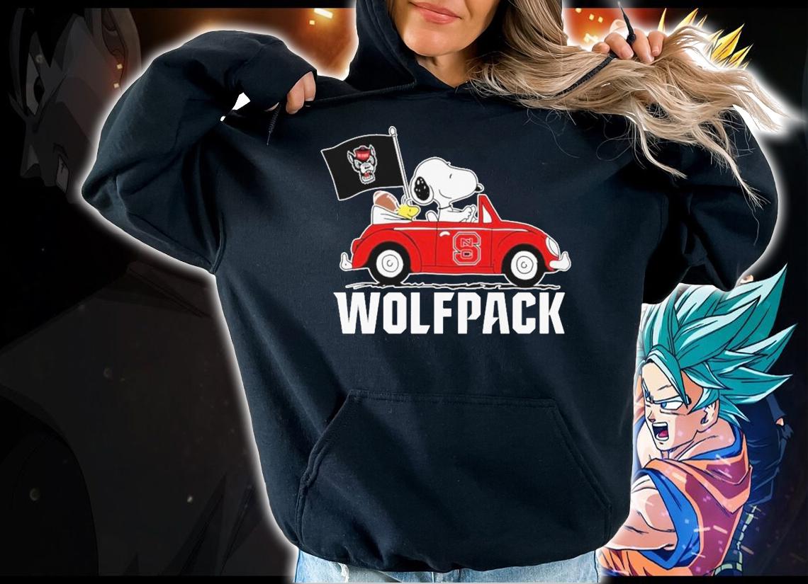 Snoopy And Woodstock Driving Car NC State Wolfpack Flag t-shirt hoodie