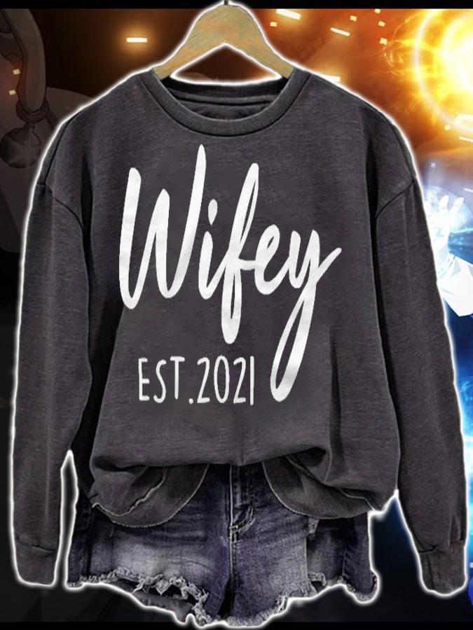 Womens Wifey Est 2021 New Wife Gift From Husband Couple Wedding T-shirt sweatshirt